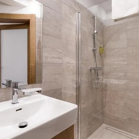 Zamek Ksieza Gora 4* קרפאז'