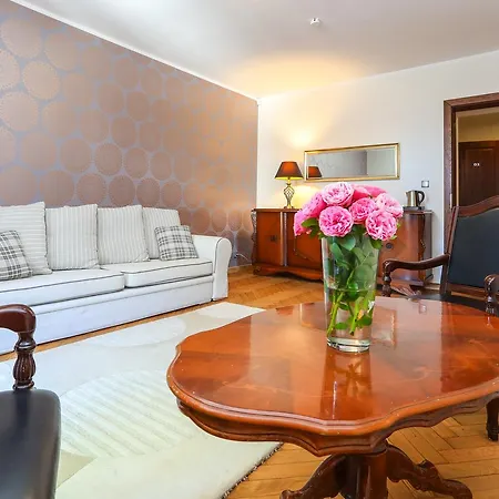 Zamek Ksieza Gora Apartmanhotel 4*